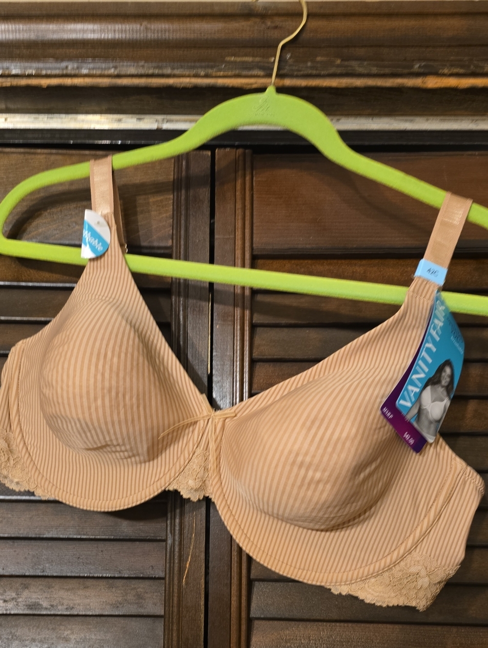 Vanity Fair Ribbed Nude Underwire Bra